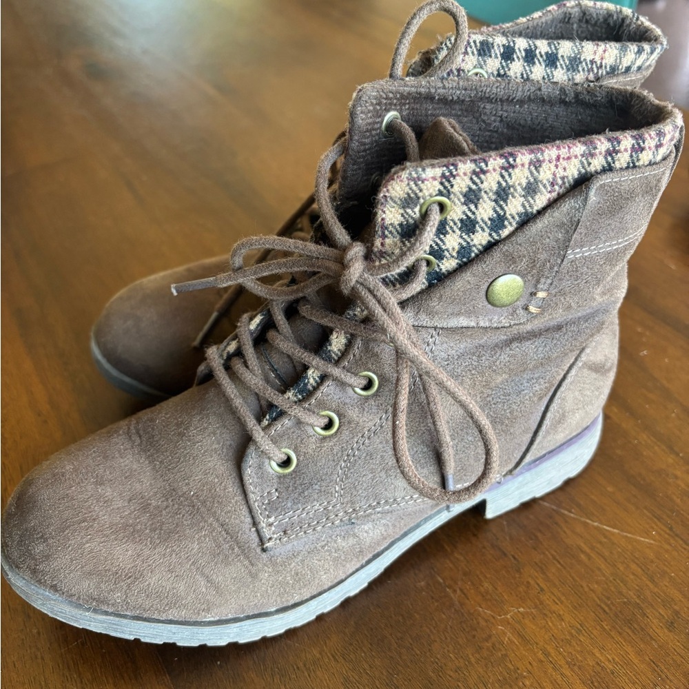 Rock & Candy Brown Tavin Ankle Boots with Plaid - Size 6